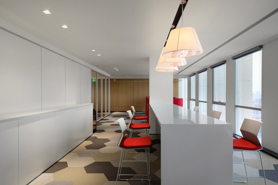 鈦銀氧化鋁應用于廚房家具行業的優勢